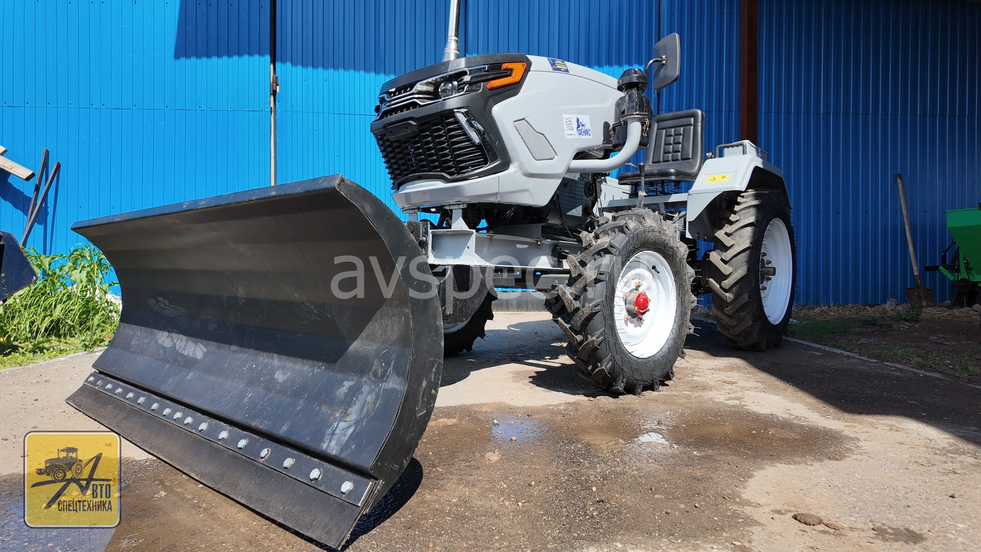 Минитрактор Феникс Р-3,5 с отвалом